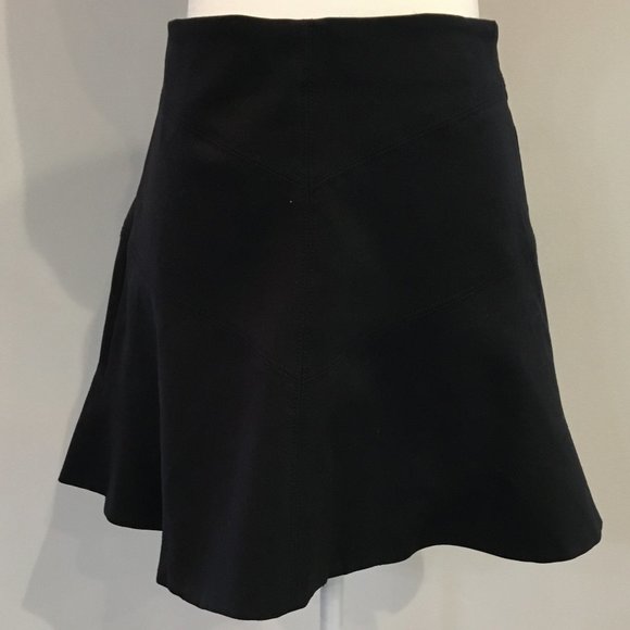 Ann Taylor LOFT Black Seamed Flippy Skirt - Sz 0P - Picture 1 of 6